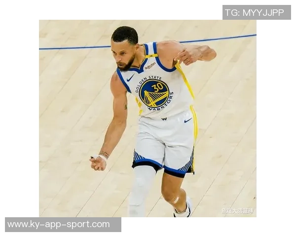 库里称赞库明加勇挑东契奇防守重任表现出色令人印象深刻 库里称赞库明加勇挑东契奇防守重任表现出色令人印象深刻