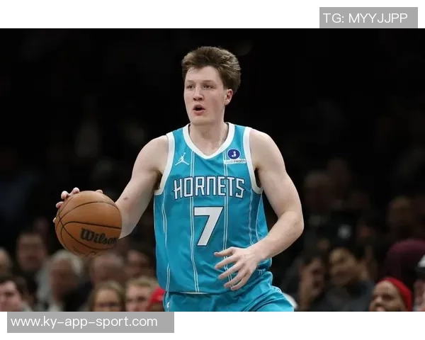 克尼佩尔昨日崴脚伤退今日现身兄弟高中比赛走路正常未佩戴护具 克尼佩尔昨日崴脚伤退今日现身兄弟高中比赛走路正常未佩戴护具